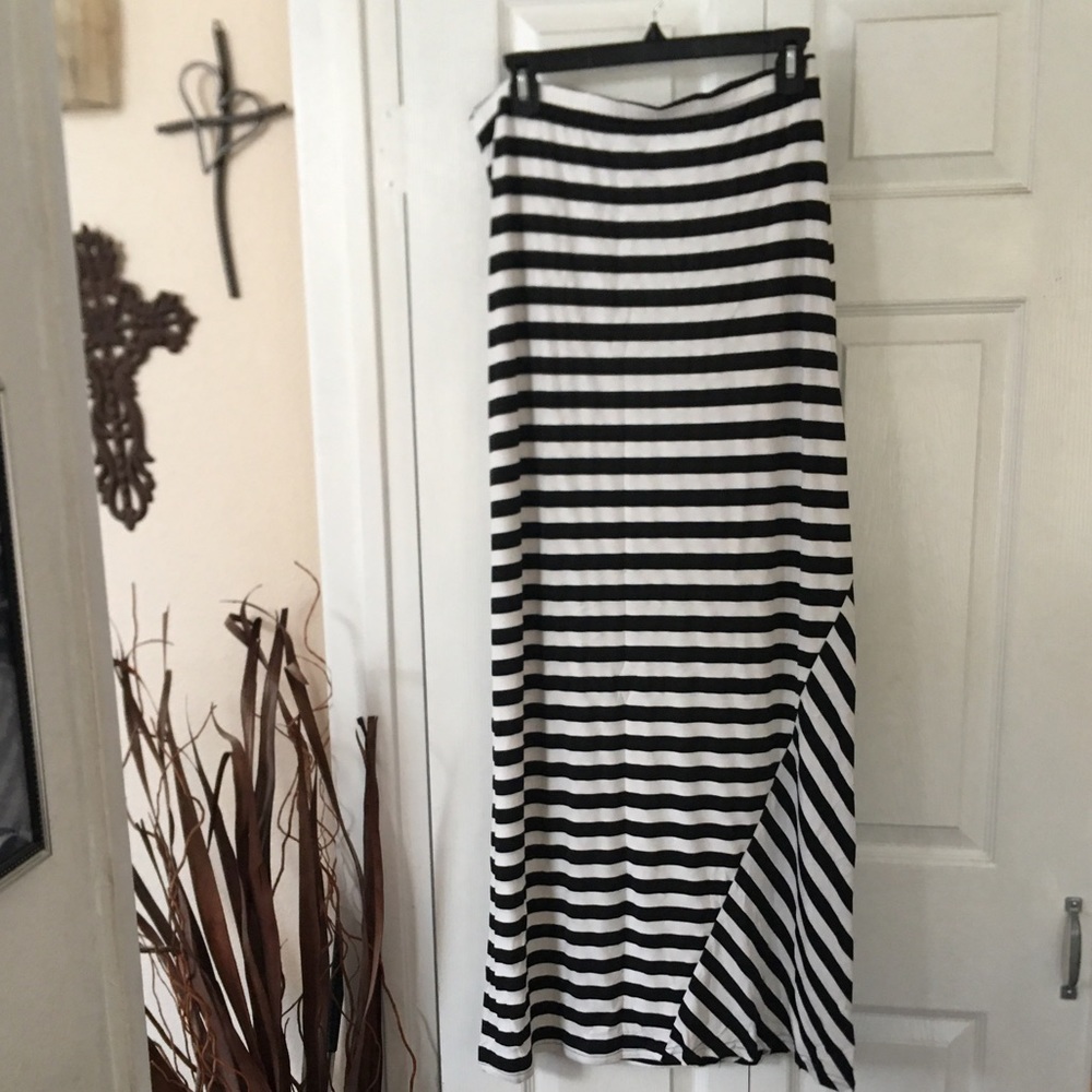 Black & white maxi skirt.